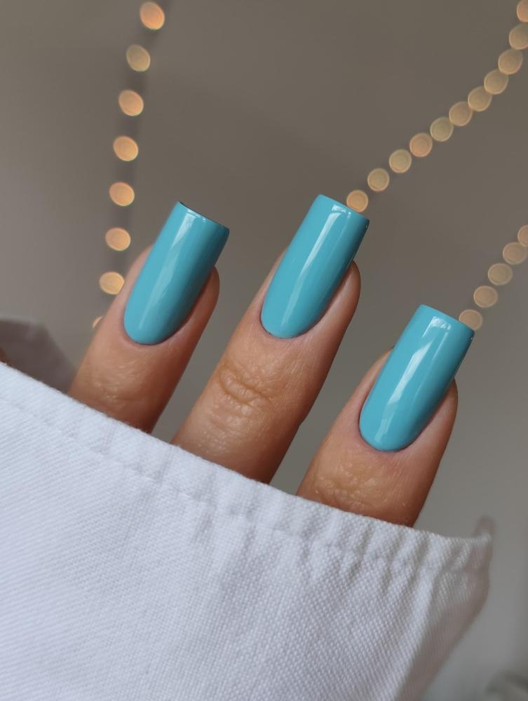 Azul pastel uñas