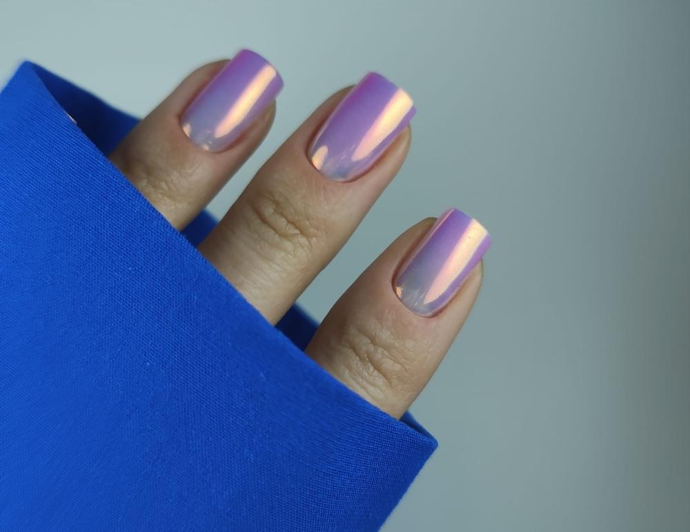 Comparativa entre un efecto espejo mal aplicado y un efecto chrome bien aplicado en uñas